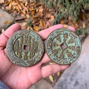 Pièces de monnaie retrouvées sur le champ de bataille