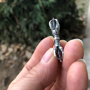 S925 Silver Sterling Tibetansk Stöthänge Berlocker, Massiv koppar hemlig Vajra Demon Kuvande Gud av Rikedom Vajry Stöthänge Nyckelring MCT354