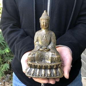 Bronze patterned outfit Shakyamuni buddha shatue Tibetan Nepal Tantra Buddha Statue. Buddhists Praying, Worshipping Idol Altar Shrine Statue