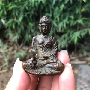 VTG Copper Small Buddha Statue,Tibetan Nepal Tantra Buddha statue Gautama Shakyamuni figurine pocket buddha worshiping praying idol amulet 8