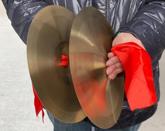 Cymbals Pair With Red Silk Traditional Percussion Instrument Folk Temple Music Hand Held Bronze Cymbal Set Decorative Musical Prop