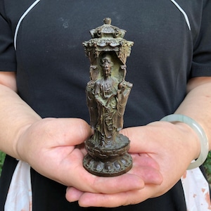 Vintage bronze  three surface  Guanyin Bodhisattva statue of Avalokitesvara Seated ornaments Guan Yin Bodhisattva Goddess of Compassion N900