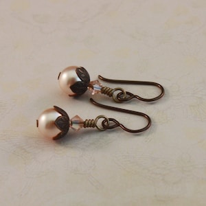 Niobium earrings Sweet peach : dainty Niobium and brass earrings