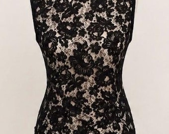 Top sin mangas negro con superposición de encaje de Saks Fifth Avenue, talla 8, mezcla de cachemira.