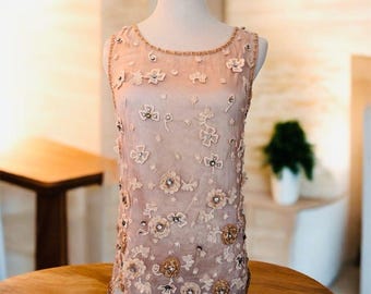 Top Alice + Olivia Garden Flower con apliques de cuentas en color champán, talla XS