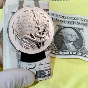 Pinza para billetes Serpiente del Año *2025* de la Royal Mint (Moneda de plata pura de una onza MC)