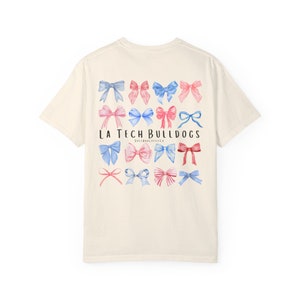 Camisa Louisiana Tech, go dawgs, louisiana tech, go bulldogs, estampa louisiana tech, laços vermelhos e azuis, linda camisa com laço universitário, camiseta latech com laço imagem 6