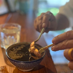 Handgjord Heritage-koppsked i massiv koppar och gul mässing
