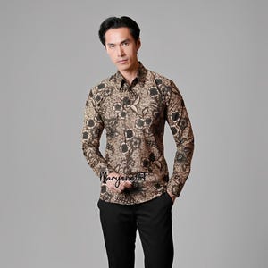 Handgemaakt Javaans batik herenhemd katoenen shirt met volledige voering Sekartaji bloemmotief
