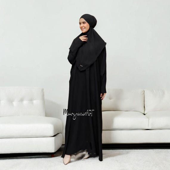 women elegant abaya dress Pleated simple, yet elegant abaya | Abaya main image 0