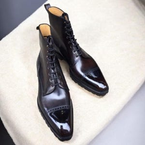 Botas Chelsea de piel negra hechas a mano: Botas de vestir para hombre con puntera reforzada y cordones hasta el tobillo.