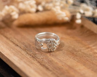 LOU - Custom-made spoon handle ring - vintage retro silver-plated metal spoon, upcycled and handmade