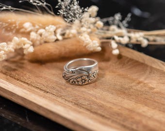 VALENTINE - Custom-made spoon handle ring - vintage retro silver-plated metal spoon, upcycled and handmade