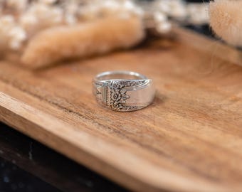 CHARLIE - Custom-made spoon handle ring - vintage retro silver-plated metal spoon, upcycled and handmade