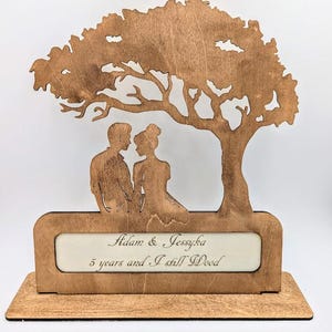 Personalized anniversary wood gift, Cadeau d’anniversaire de mariage, personnalisé en bois, laser cut romantic wood anniversary stand.