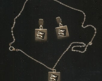 Old VINTAGE Winnie The Pooh  NECKLACE & EARRING Set
