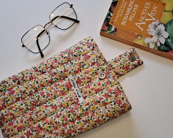Floral Quilted Book Sleeve