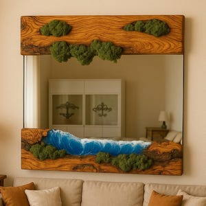 Espejo con marco de madera ondulada de musgo y resina, espejo Ocean Breeze de musgo y epoxi, espejo de pared de madera de olivo y musgo epoxi, decoración inspirada en la naturaleza.