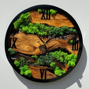 Naturel Moss Wood Wall Clock, Handcrafted Rustic Tree Slice Wall Clock ...