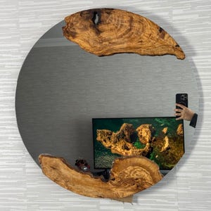 Runder Spiegel aus Olivenholz, Wanddekor-Idee, natürlicher Design-Holzspiegel, Holzrahmenspiegel, dekorativer Wandspiegel, Holz Live Edge-Spiegel