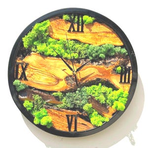 Colgante de pared de musgo, reloj de pared de madera de olivo y decoración de pared de musgo, jardín con musgo vivo, arte de pared de musgo, musgo estabilizado preservado, decoración del hogar
