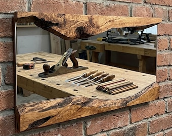 Asymmetrische olijfhouten spiegel, houten spiegel met levende rand
