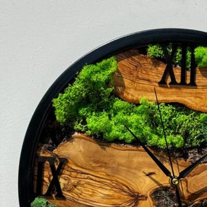 Naturel Moss Wood Wall Clock, Handcrafted Rustic Tree Slice Wall Clock ...