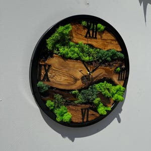 Naturel Moss Wood Wall Clock, Handcrafted Rustic Tree Slice Wall Clock ...