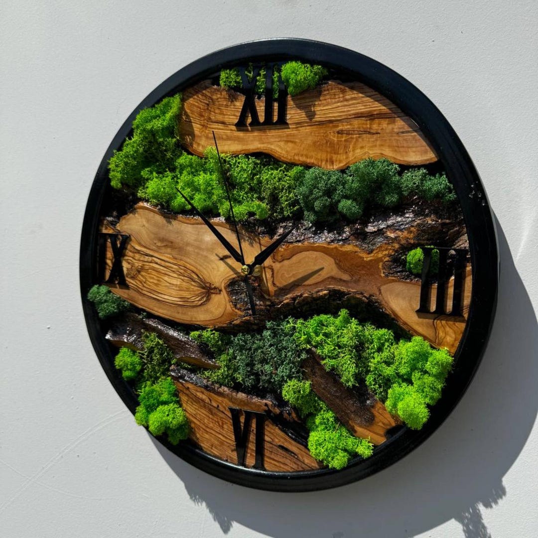 Naturel Moss Wood Wall Clock, Handcrafted Rustic Tree Slice Wall Clock ...