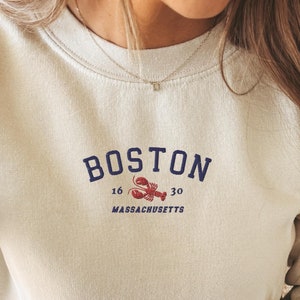 Boston Embroidered Sweatshirt Boston Crewneck Massachusetts Embroidery Sweater Boston Souvenir Vintage Boston Sweatshirt