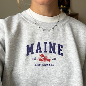 Maine Embroidered Sweatshirt Maine Crewneck New England Embroidery Sweater Maine Souvenir Vintage Maine Sweatshirt