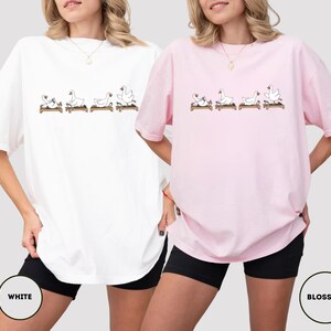 Puede incluir: Un letrero de madera r&uacute;stica con el texto "Welcome to our home" en letras blancas. El letrero presenta un acabado envejecido y un dise&ntilde;o sencillo y acogedor, ideal para un porche o entrada.