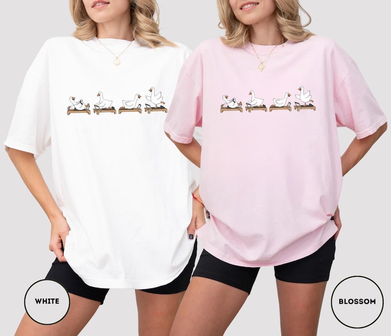 Puede incluir: Un letrero de madera r&uacute;stica con el texto "Welcome to our home" en letras blancas. El letrero presenta un acabado envejecido y un dise&ntilde;o sencillo y acogedor, ideal para un porche o entrada.