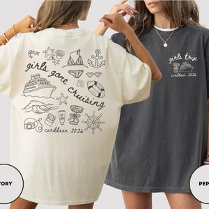Puede incluir: Dos camisetas holgadas, una marfil y otra pimienta, con gr&aacute;ficos tem&aacute;ticos de cruceros. La camiseta marfil muestra un crucero, conchas marinas y el texto "girls gone cruising caribbean 2026". La camiseta pimienta tiene un gr&aacute;fico de crucero y el texto "girls trip caribbean 2026."