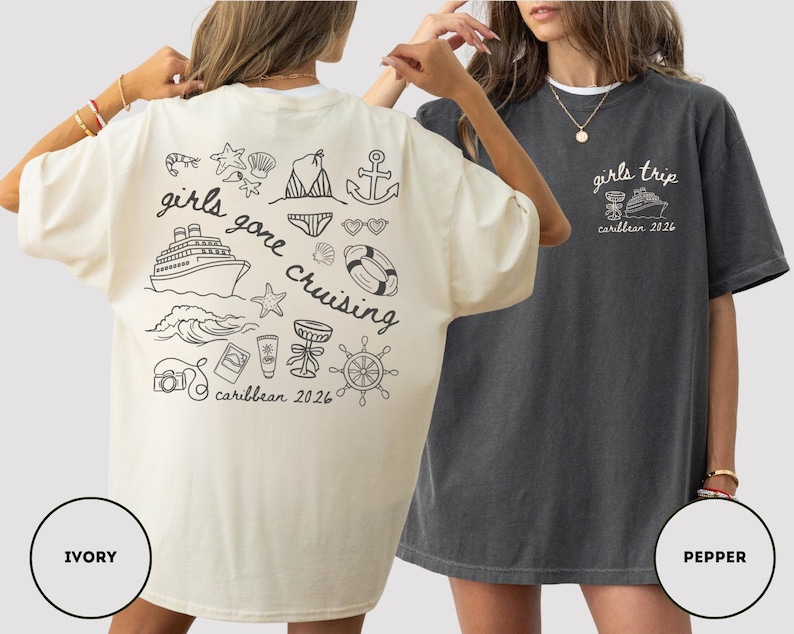 Puede incluir: Dos camisetas holgadas, una marfil y otra pimienta, con gr&aacute;ficos tem&aacute;ticos de cruceros. La camiseta marfil muestra un crucero, conchas marinas y el texto "girls gone cruising caribbean 2026". La camiseta pimienta tiene un gr&aacute;fico de crucero y el texto "girls trip caribbean 2026."