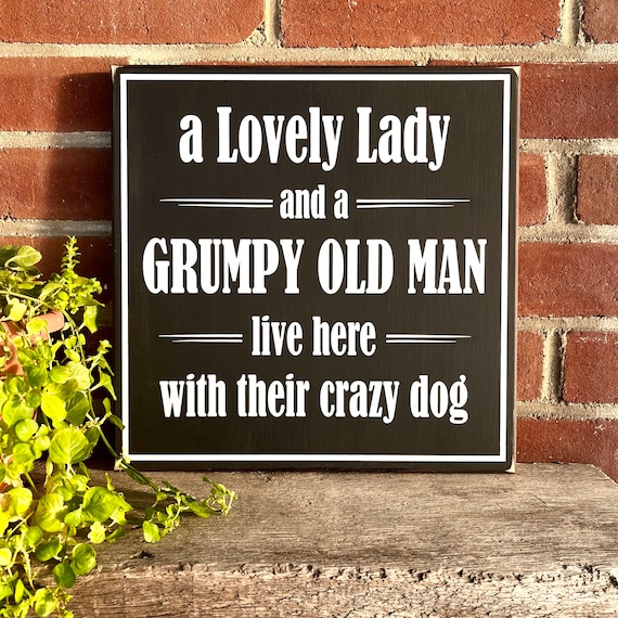 Targa In Metallo Retrò 'Whimsical Lovely Lady And Grumpy Old Man' - Decorazione Parete 30,5x20,3 Cm