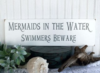 Targa In Latta Decorativa 'Chunky Mermaids Swim Here' 30,5x20,3 Cm – Divertente Cartello Per Piscina, Spiaggia, Bar Tiki O Camera