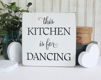 Decoración de la cocina / Esta cocina es para bailar / Letrero de madera / Letrero familiar / Hecho a mano / Bailemos divertido / Regalo de bienvenida