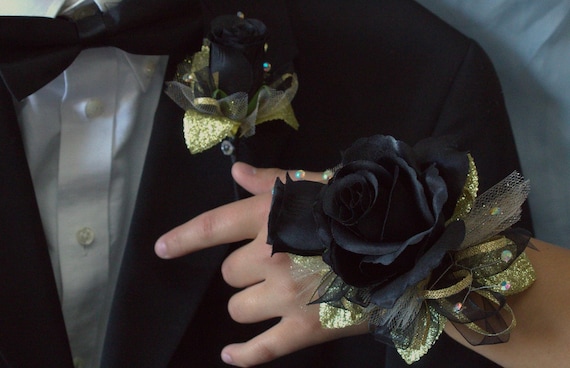 corsage to match black and gold dress What Color Corsage for Black and Gold Dress