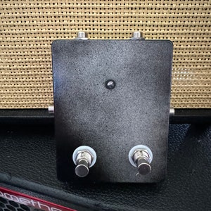 LS-3 &quot;Deluxe Momentary Line Selector&quot; effect pedal
