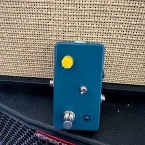 VL-1 &quot;Section 8 Volume&quot; effect pedal