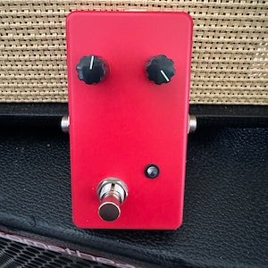 D-1 &quot;Section 8 Distortion&quot; effect pedal