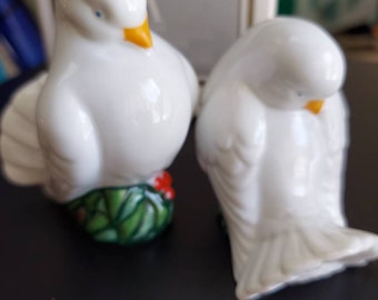 Avon Holiday Dove Salt & Pepper set.