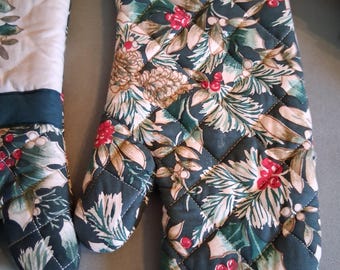 Pfaltzgraff Winterberry 100% Cotton Oven Mitts in green