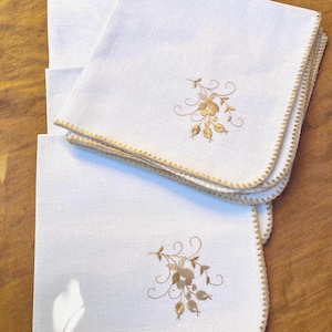 set of 8 Vintage Embroidered Linen Napkins