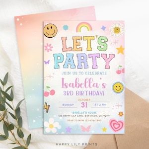 Può includere: Un invito colorato per una festa di compleanno di 3 anni con il testo "Let's Party" in colori arcobaleno. L'invito presenta un arcobaleno, stelle, fiori, ciliegie e facce sorridenti. Il testo "Isabella's 3rd Birthday!" è in un carattere rosa. La data e l'ora della festa sono elencate come "Domenica, 31 ottobre alle 15:00". La posizione è "Isabella's House, 123 Happy Lily Lane, San Diego, CA, 92119". Le informazioni RSVP sono "RSVP to Mom 123-456-7890".