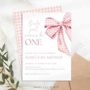 Pode incluir: Um laço de vichy rosa e branco com o texto "Girls just wanna be ONE" em um fundo branco. O texto "Please join us to celebrate Isabel's 1st Birthday" está abaixo do laço. O convite inclui a data, a hora, o endereço e as informações de RSVP.