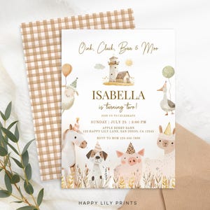 Peut inclure: Une invitation d'anniversaire sur le thème de la ferme avec le texte "Oink, Cluck, Baa & Moo" et "Isabella is turning two !" avec des illustrations d'animaux de la ferme, un phare et un soleil. L'invitation comprend les détails de l'événement et les informations RSVP.