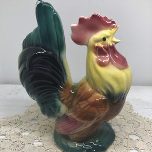 Vintage Crowing Rooster Figurine: 1950s Farmhouse Decor