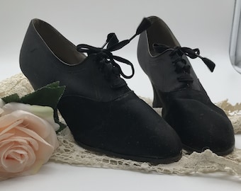 Antique Vintage 1920s - 1930s Womans Shoes Pumps, Black Satin Lace Up, Oxford Heels